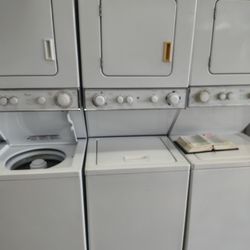 GE Gas Stackable 24 "Wide Washer And Dryer  Combo Heavy Duty Super Capacity In Excellent Working Condition 