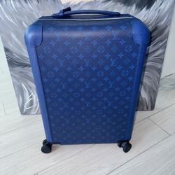 LOUIS VUITTON monogram Horizon 50 Taigarama Suitcase Blue 