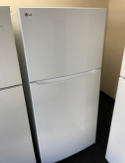 LG Top Freezer Refrigerator – White, Ice Maker, Clean
