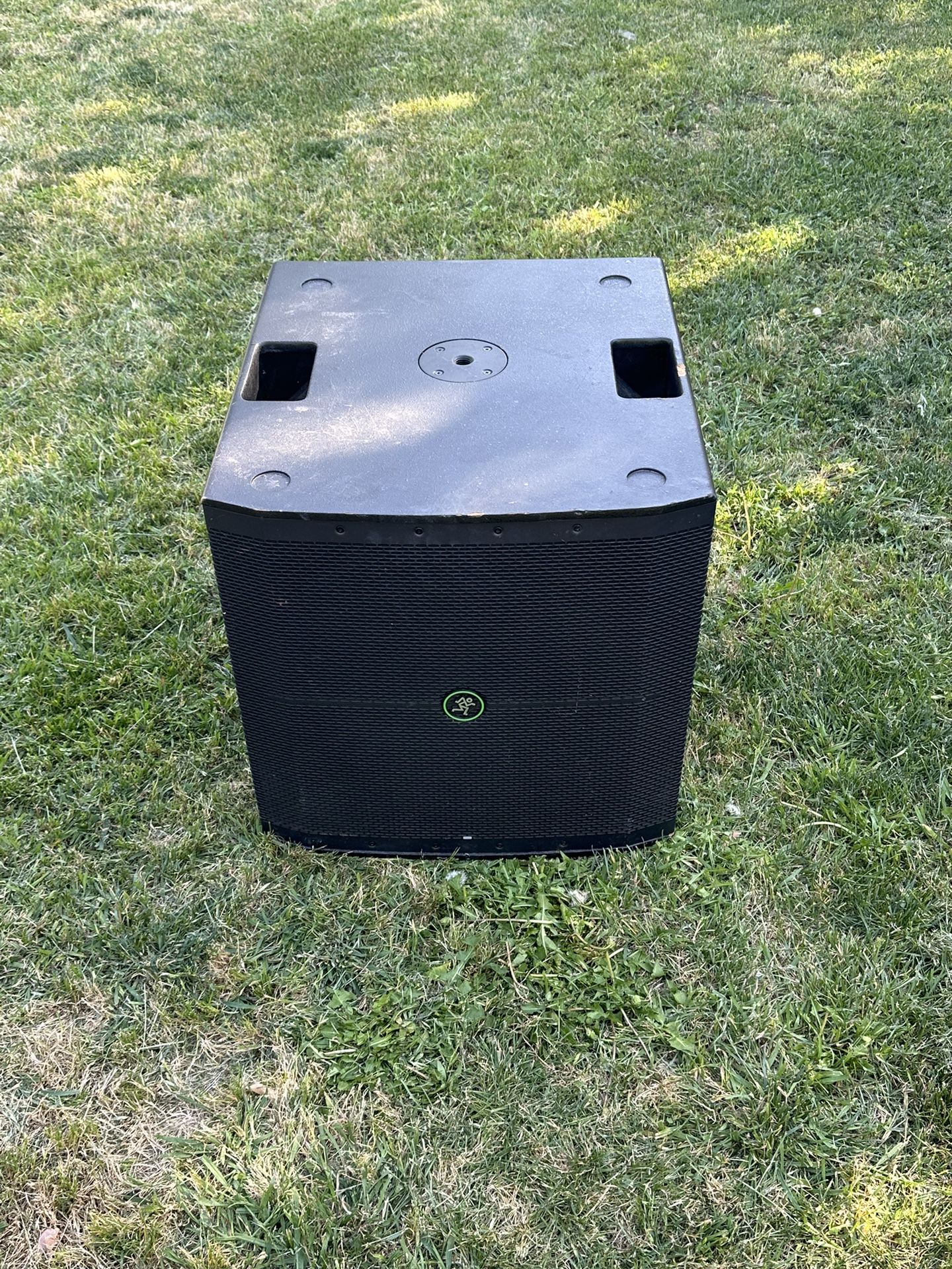 mackie thump 118s Powered Subwoofer 