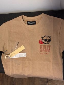Street style/ Reason T-shirt