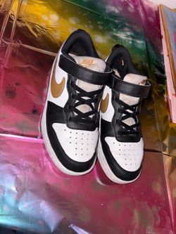 Nike Low-Top Sneakers Black White Gold