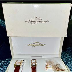 2001 NIB Honeymoon Disney watch set with 2 collectibles pins