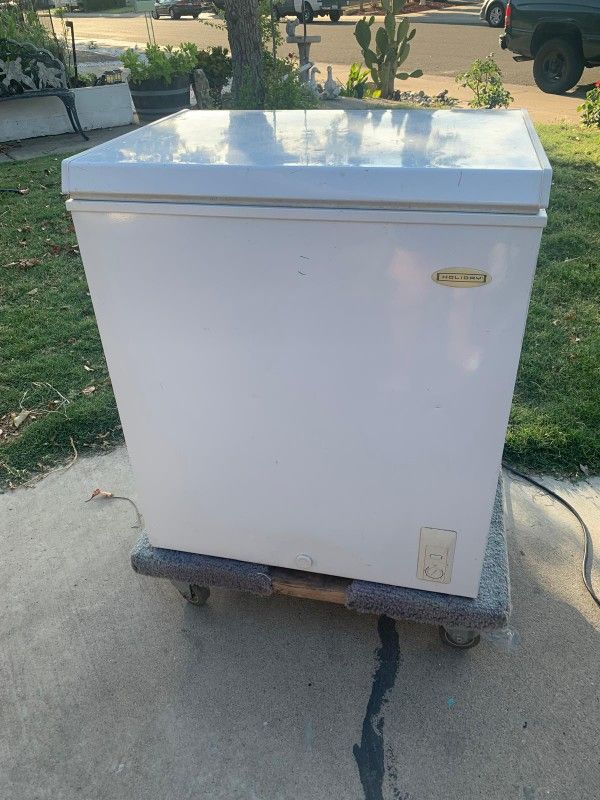 Chest Freezer In Good Condition For Sale