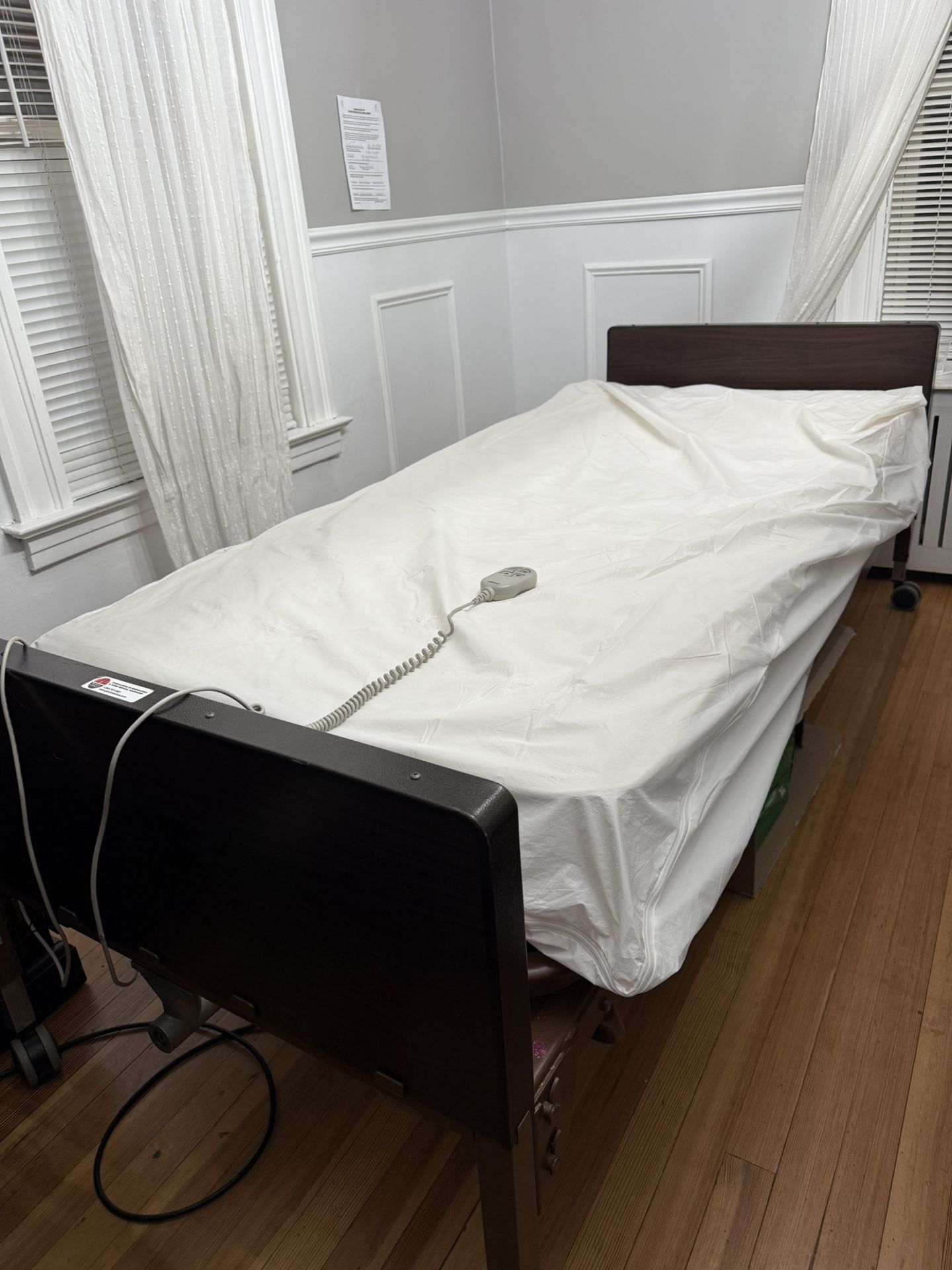 Free Fully Electric Hospital Bed – Works Perfectly (Drive Medical)