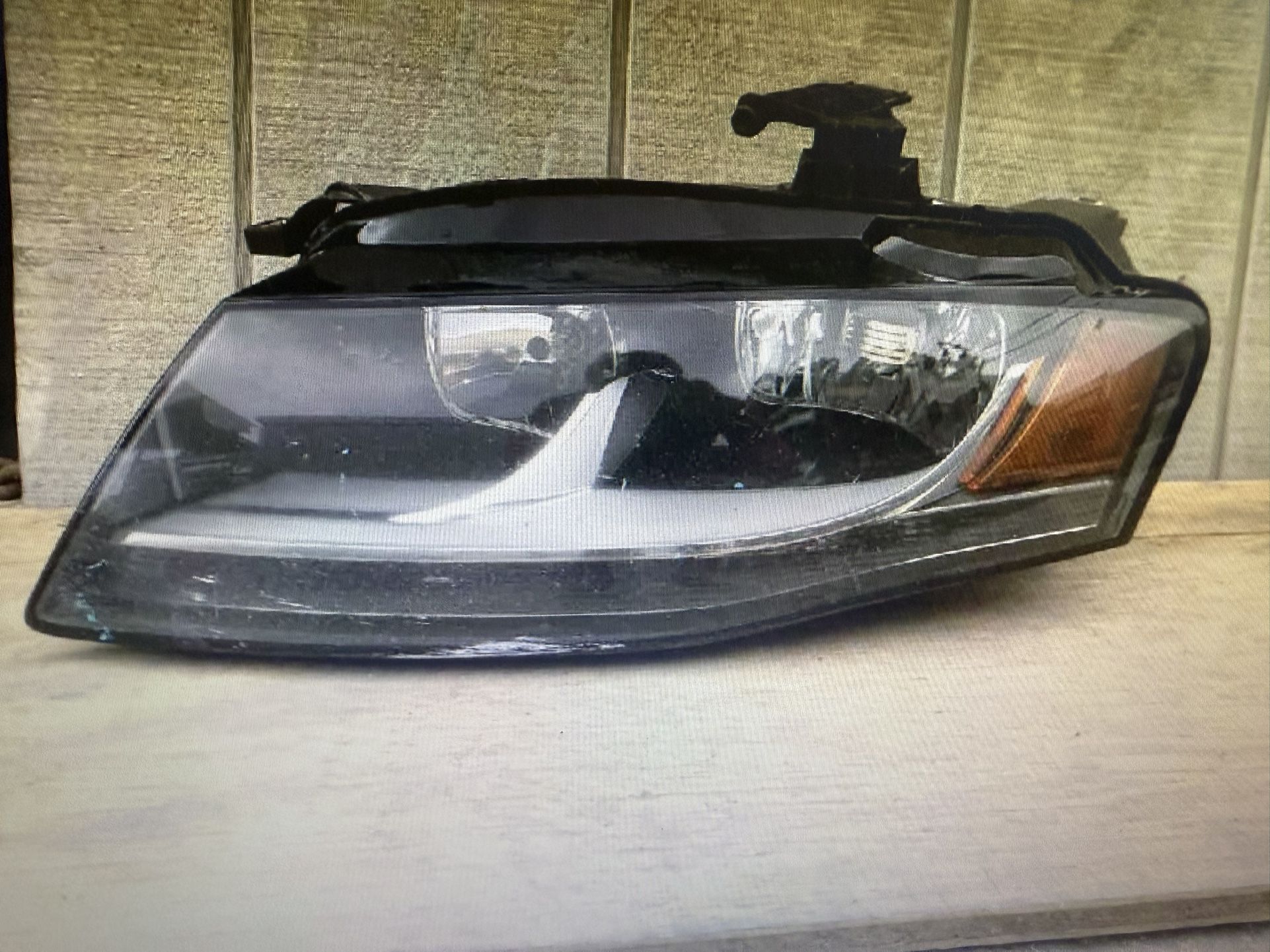 2010 Audi A4 Left side headlight halogen 