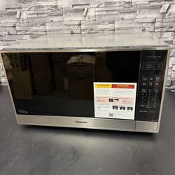 2.2 cu.ft. Cyclonic Wave Inverter Microwave, 1250W - NN-SN97HS