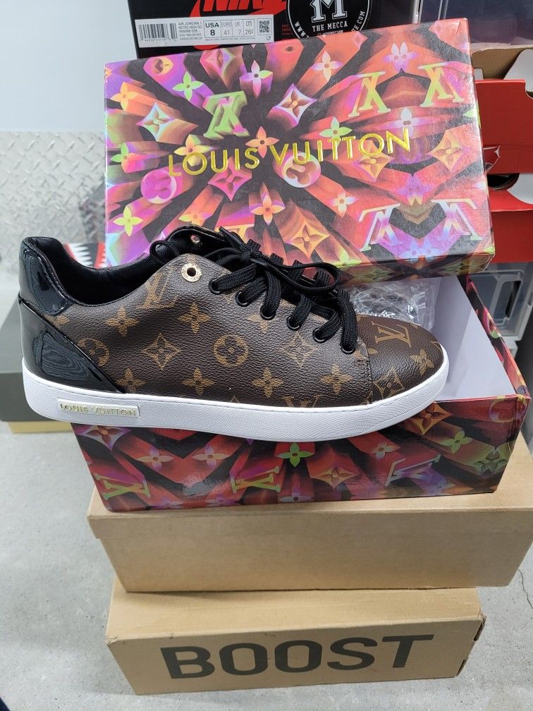 louis Vuitton Men`s Size 8