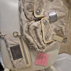 COACH BAG W/ WRISTLET 
