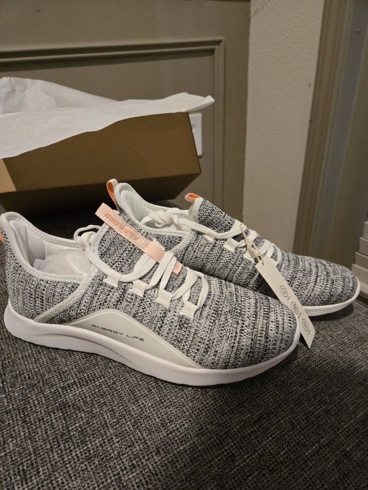 NEW MEN'S Slip On Tennis SHOES, Size 10