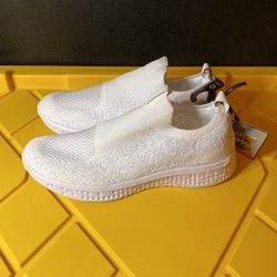 Women’s 9.5 Avia Slip On Shoes 