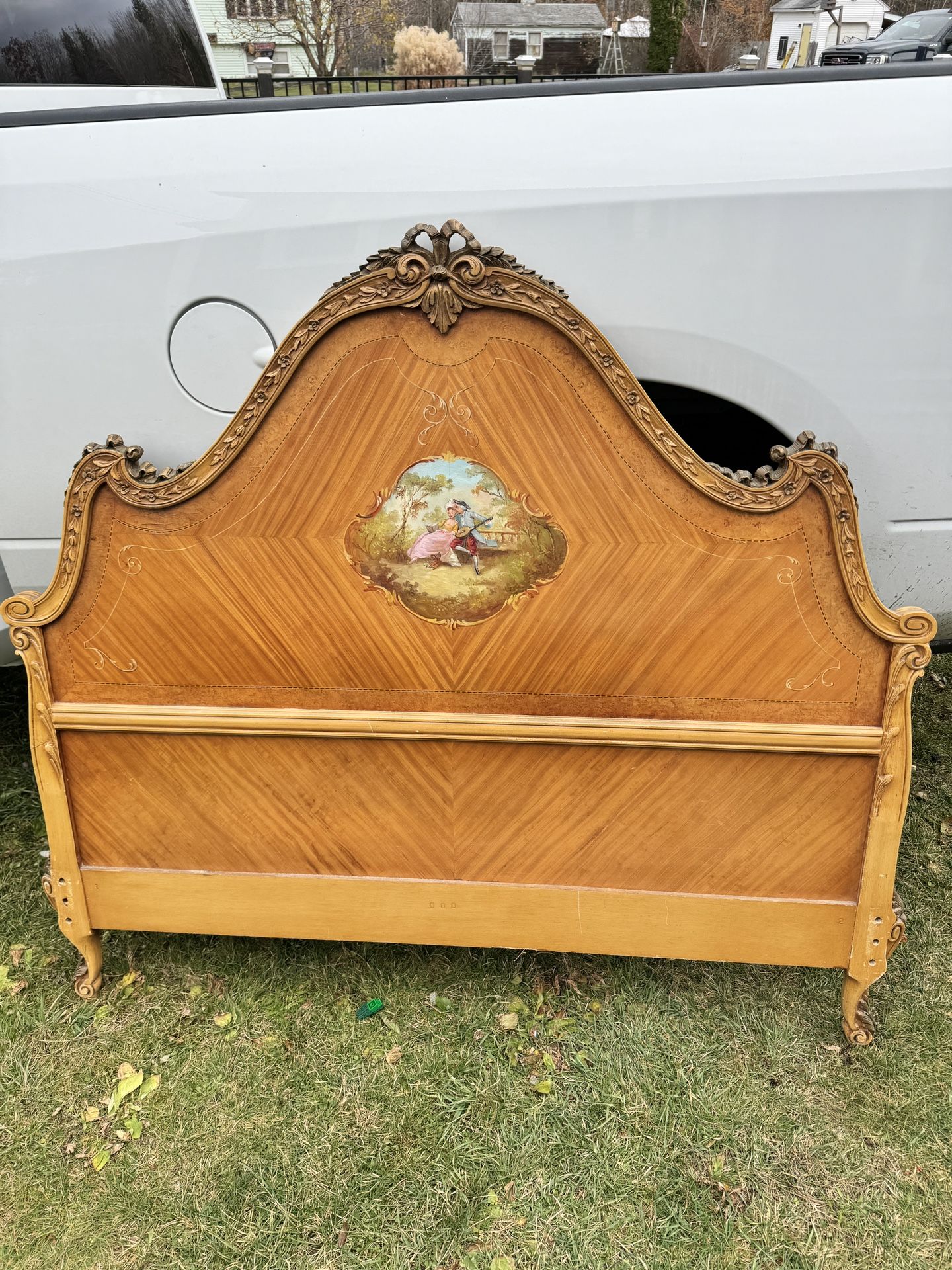 Beautiful Antique Full Size Bed And Vanity