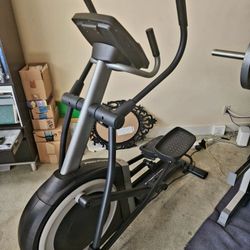 Elliptical machine with auto recline
Pro-form Carbon E7