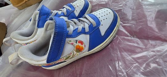 Nike girl shoes