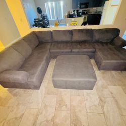 3pc Living Spaces Sectional With Ottoman