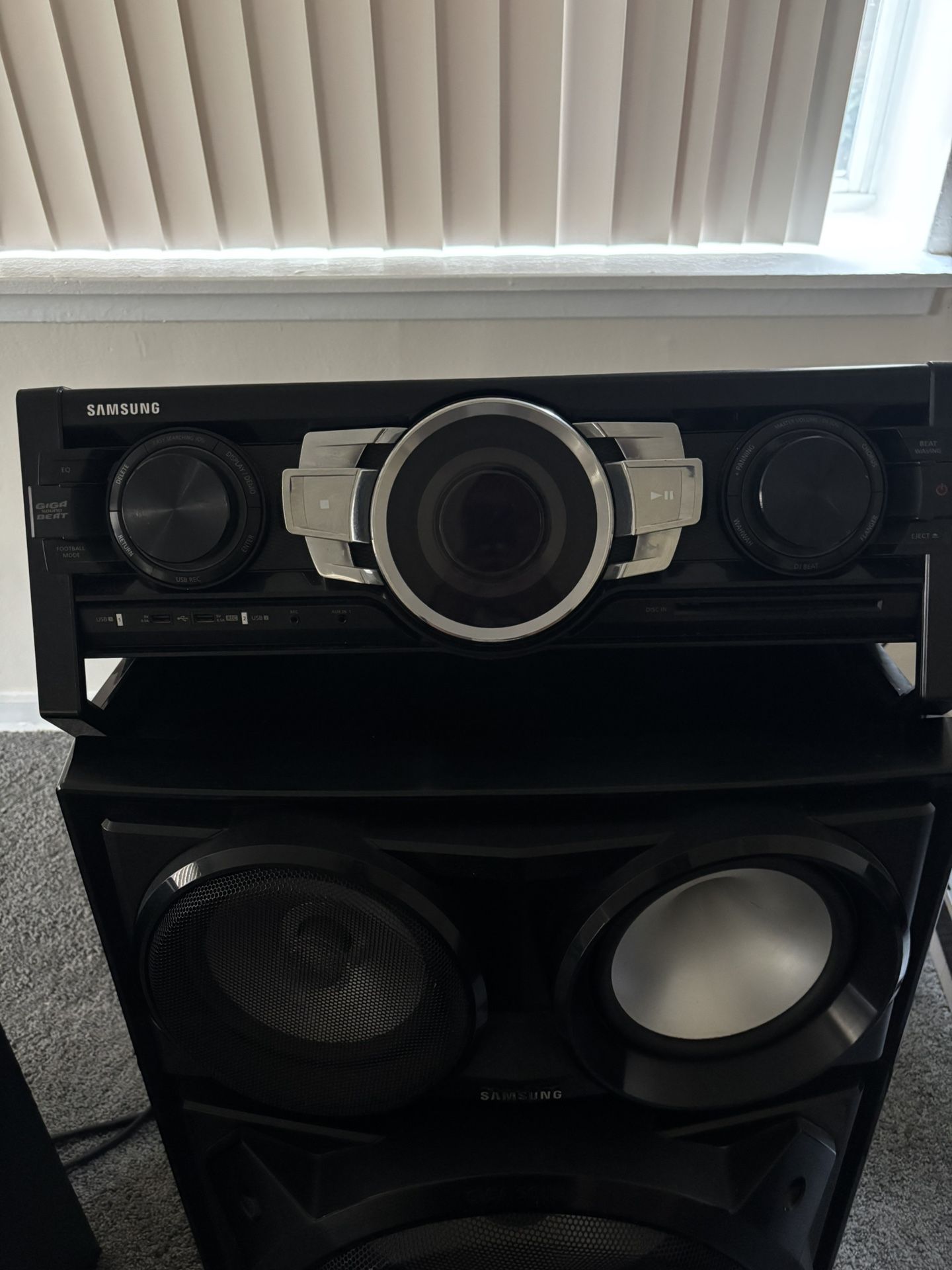 Bluetooth/CD/Radio/Aux Stereo System