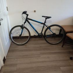 Brand New Not Used Trek Bike Needs Chain Kickstand And Right Brake Needs Reconnect 