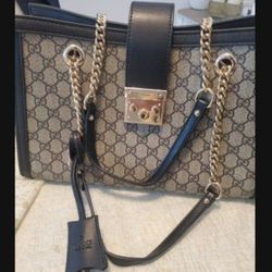 Authentic GUCCI hand Bag With Its Card And Key