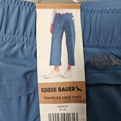 Woman Eddie Bauer Traveler Crop Pant in Blue