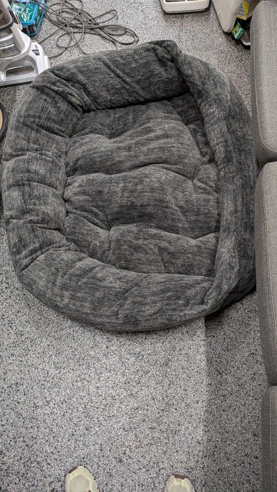 Jax & Bones Large Dog Bed. Machine Washable. $40