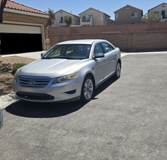 2010 Ford Taurus