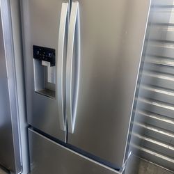 ✨LIKE NEW Whirlpool 23.4 Cu Ft Counter-Depth French Door Fridge w/ Dual Ice Makers✨