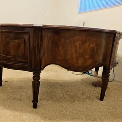 Detailed Office Desk