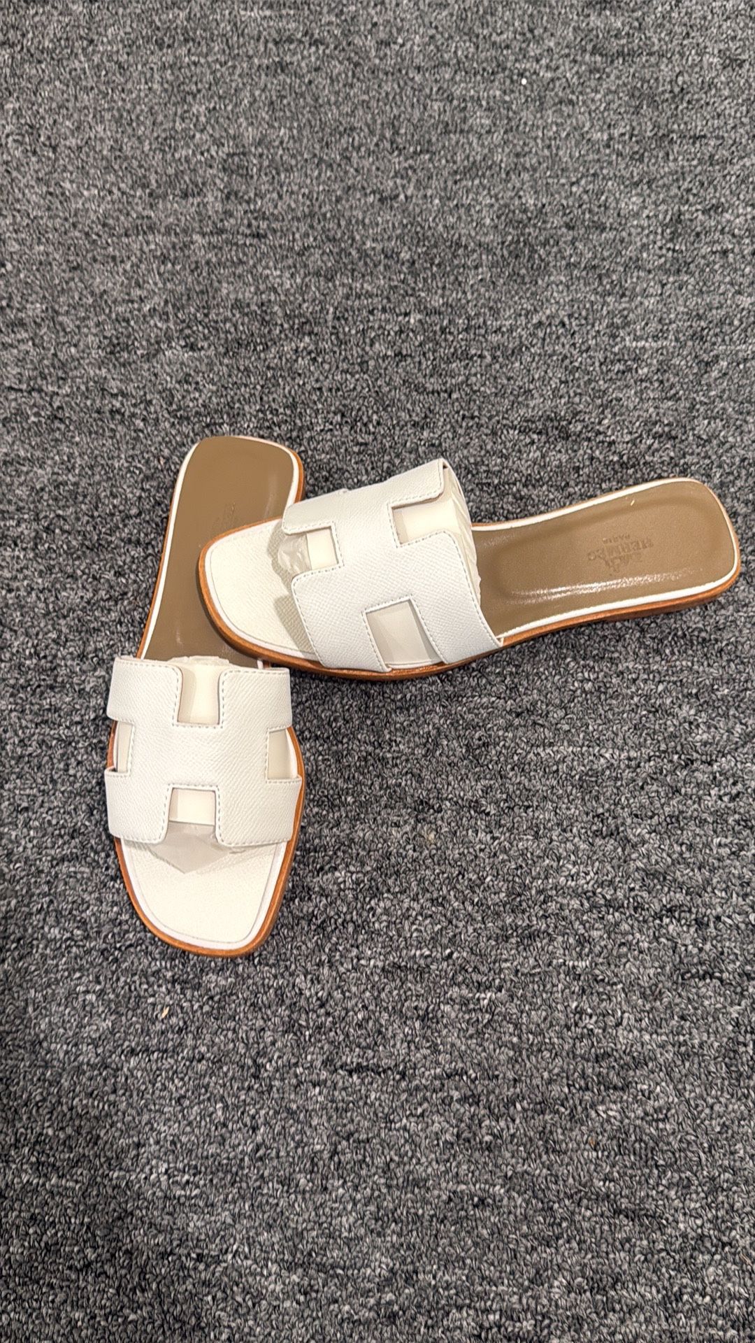 Hermes Oran White Flat Leather Slide Sandal Women's Size 37 EU/ 6.5 U.S