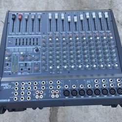 MIXER YAMAHA POWERED 