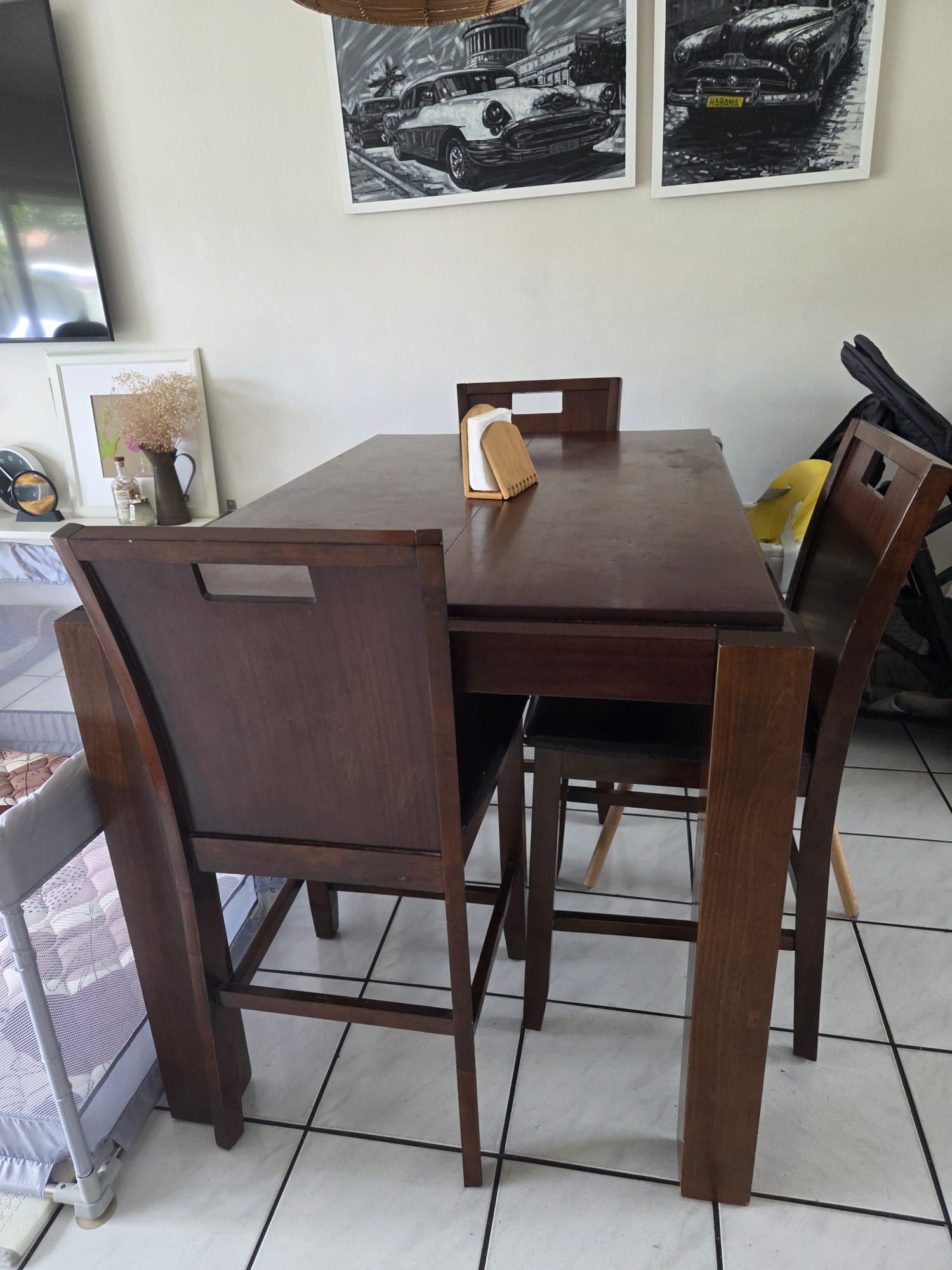 Free Dinning Table