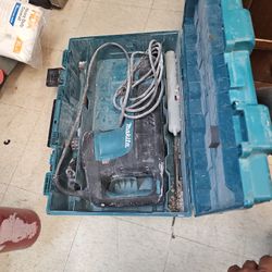 Makita 20lbs Demolition Hammer