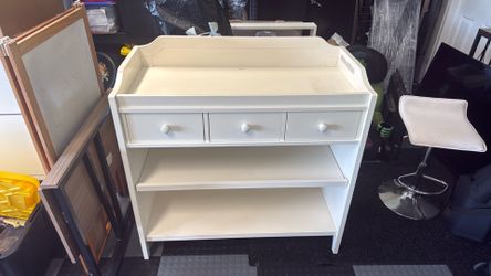 White Wooden Changing Table / Dresser with 3 Drawers