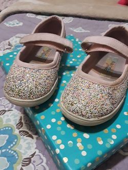 Pink shoes size 10 kids