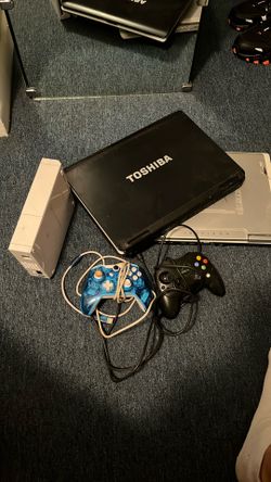 Two Laptops, One Wii And two controllers