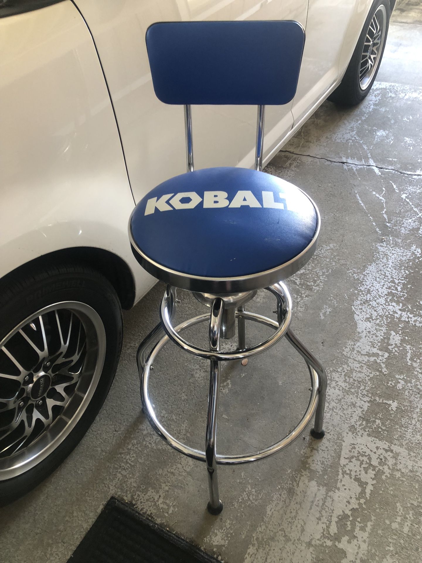 Kobal Shop Stool