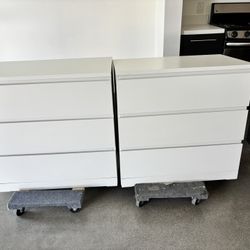 White Drawers Or Nightstands 