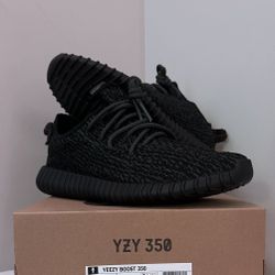 (Brand New/DS) Yeezy 350 V1 Pírate Black // Size 13