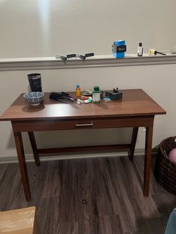 Desk table