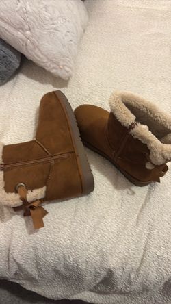 Caramel faux fur boots