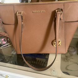 Micheal Kors Purse
