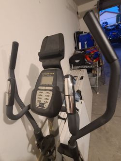 Gold Gyms elliptical