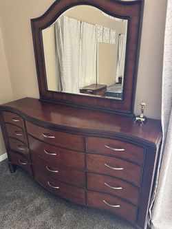 Dresser & Nightstands