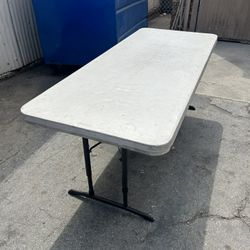 6ft Plastic tables
