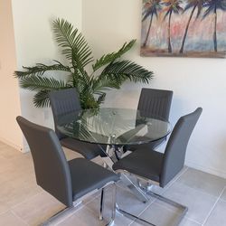 Tempered glass dining table