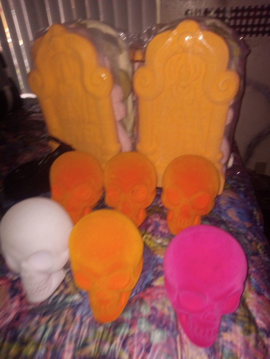Halloween Decor MUST GO TONIGHV