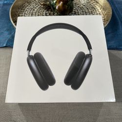 AirPod Maxes 
