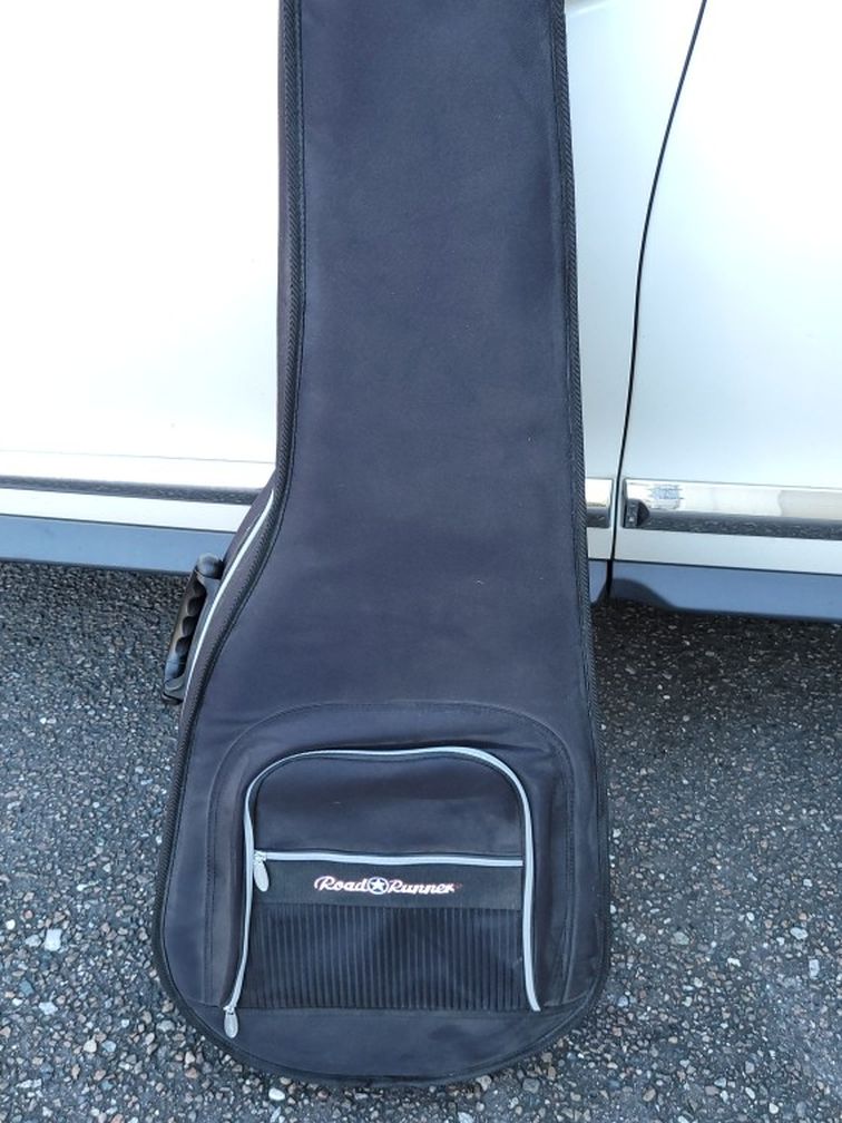 Road Runner Guitar Case. Mint Condition