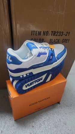 Sneakers size 9