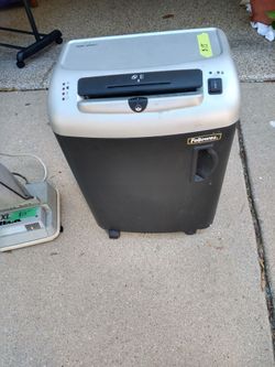 Fellows cross cut shredder used in Warrenville