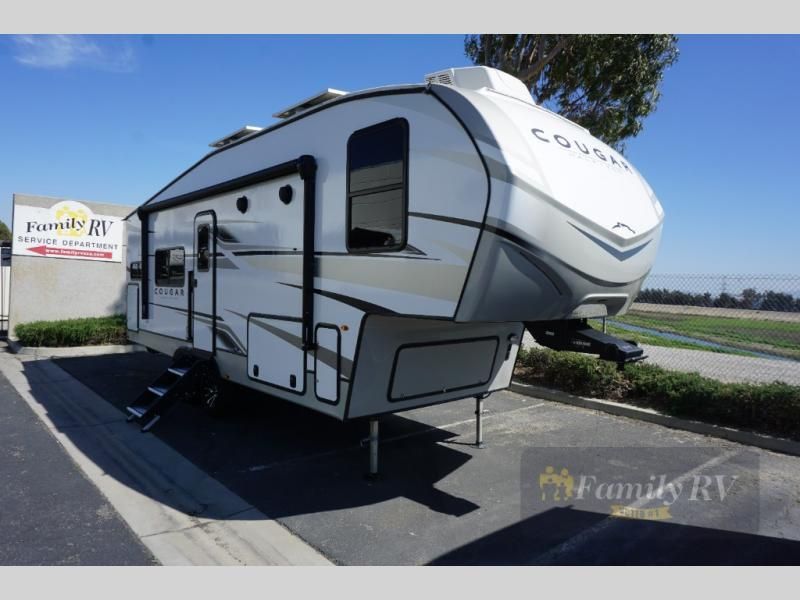 RV Fifth Wheel 28.5 (Half Ton!)
